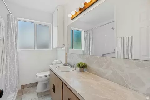 Bath - 2067 E Sahara Dr, Holladay, UT 84124 photo 1 of 3