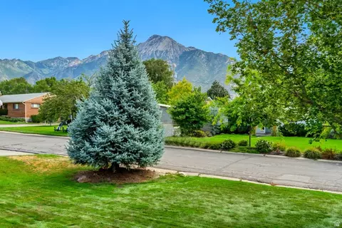 Exterior - 2067 E Sahara Dr, Holladay, UT 84124 photo 7 of 7