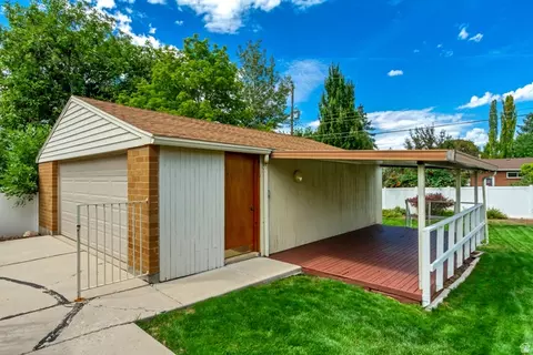 Exterior - 2067 E Sahara Dr, Holladay, UT 84124 photo 3 of 7