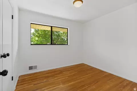 Bedroom - 2067 E Sahara Dr, Holladay, UT 84124 photo 4 of 7