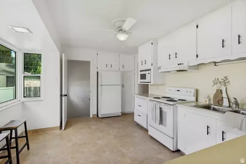 Kitchen - 2067 E Sahara Dr, Holladay, UT 84124 photo 1 of 4