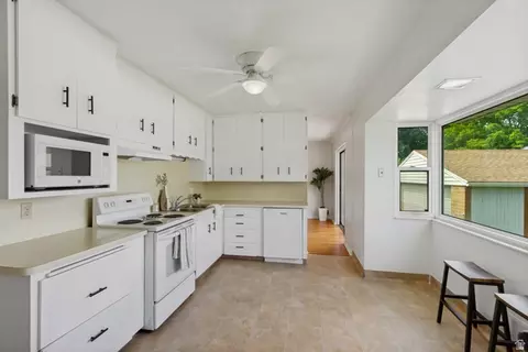 Kitchen - 2067 E Sahara Dr, Holladay, UT 84124 photo 2 of 4