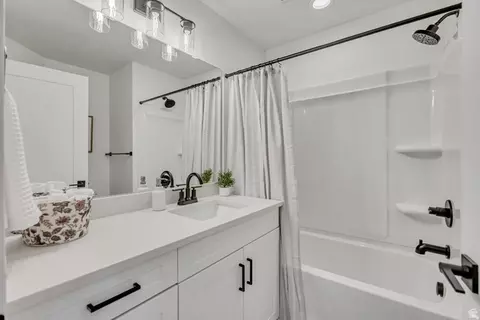 Bath - 7613 S 300 E, Midvale, UT 84047 photo 4 of 4