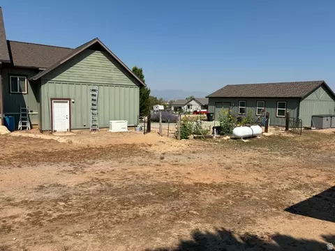 Exterior - 581 S 700 St E, Spring City, UT 84662 photo 3 of 13