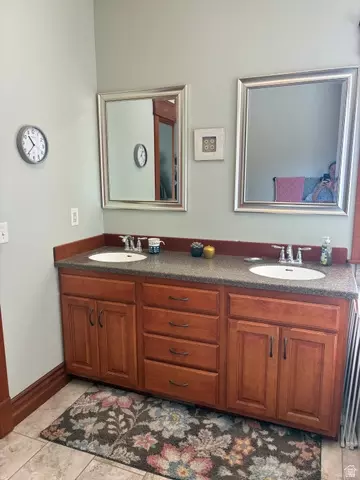 Bath - 581 S 700 St E, Spring City, UT 84662 photo 1 of 2