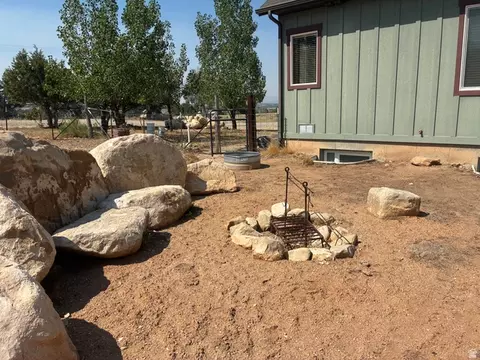 Exterior - 581 S 700 St E, Spring City, UT 84662 photo 6 of 13