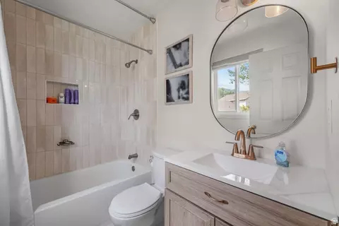 Bath - 592 Jim Bridger Dr, Centerville, UT 84014 photo 2 of 3