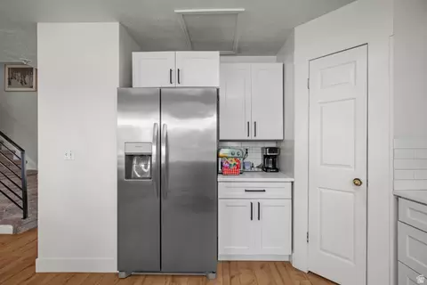 Kitchen - 592 Jim Bridger Dr, Centerville, UT 84014 photo 2 of 2