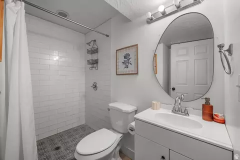 Bath - 592 Jim Bridger Dr, Centerville, UT 84014 photo 3 of 3