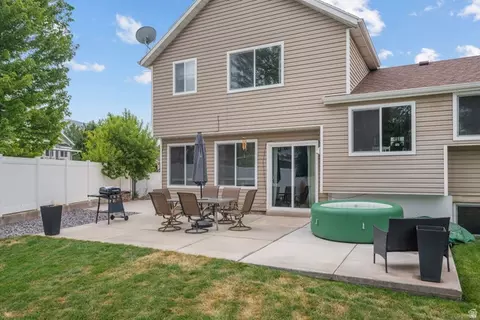 Exterior - 592 Jim Bridger Dr, Centerville, UT 84014 photo 2 of 2