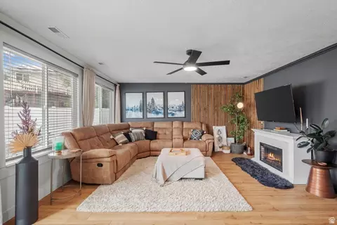 Living - 592 Jim Bridger Dr, Centerville, UT 84014 photo 4 of 5