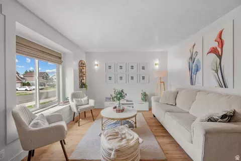 Living - 592 Jim Bridger Dr, Centerville, UT 84014 photo 1 of 5