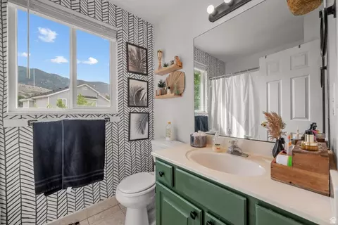 Bath - 592 Jim Bridger Dr, Centerville, UT 84014 photo 1 of 3