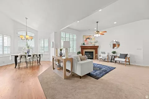 Living - 4668 Bountiful Ridge Dr, Bountiful, UT 84010 photo 2 of 4