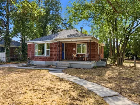 985 N American Beauty Dr, Salt Lake City, UT 84116