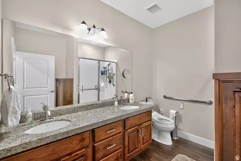 Bath - 1736 W 300 S #B, Mapleton, UT 84664 photo 1 of 3