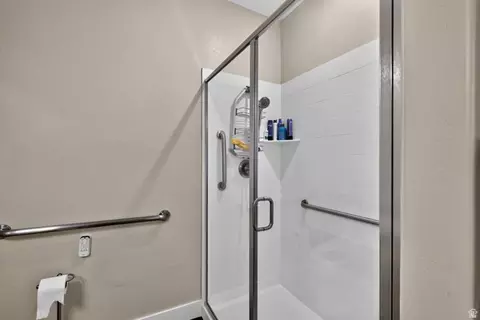 Bath - 1736 W 300 S #B, Mapleton, UT 84664 photo 2 of 3