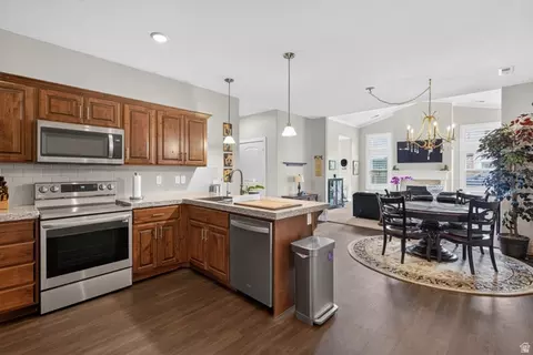Kitchen - 1736 W 300 S #B, Mapleton, UT 84664 photo 2 of 3