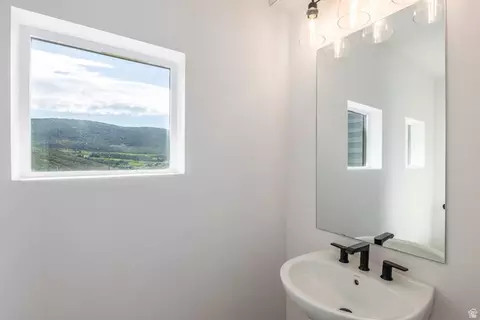 Bath - 487 W Ascent Dr #215, Hideout, UT 84036 photo 1 of 4
