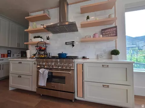 Kitchen - 486 E Selman Dr, Salem, UT 84653 photo 10 of 11