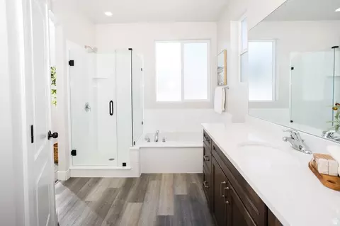 Bath - 127 E Craner Peak Dr, Eagle Mountain, UT 84005 photo 2 of 5