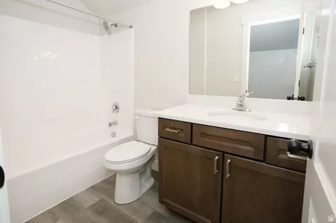 Bath - 127 E Craner Peak Dr, Eagle Mountain, UT 84005 photo 4 of 5