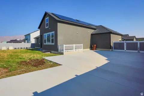 Exterior - 127 E Craner Peak Dr, Eagle Mountain, UT 84005 photo 4 of 5