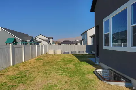 Exterior - 127 E Craner Peak Dr, Eagle Mountain, UT 84005 photo 3 of 5