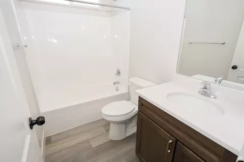 Bath - 127 E Craner Peak Dr, Eagle Mountain, UT 84005 photo 3 of 5