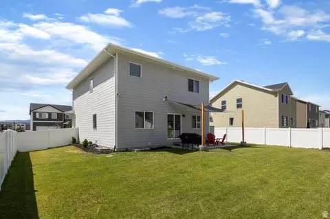 Exterior - 3410 N Sparrow Ln, Eagle Mountain, UT 84043 photo 6 of 7