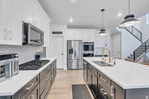 Kitchen - 3452 S Mapleton Heights Dr, Mapleton, UT 84664 photo 2 of 2