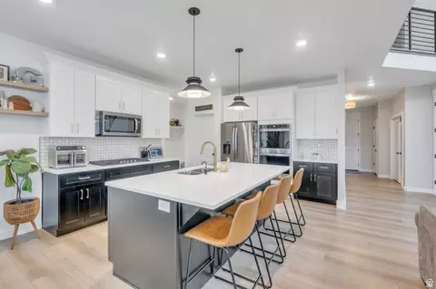 Kitchen - 3452 S Mapleton Heights Dr, Mapleton, UT 84664 photo 1 of 2