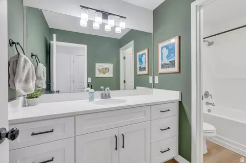 Bath - 3452 S Mapleton Heights Dr, Mapleton, UT 84664 photo 3 of 5