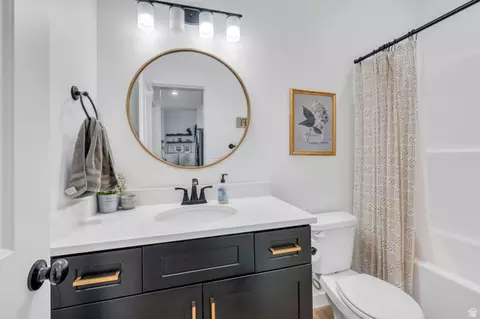 Bath - 3452 S Mapleton Heights Dr, Mapleton, UT 84664 photo 4 of 5