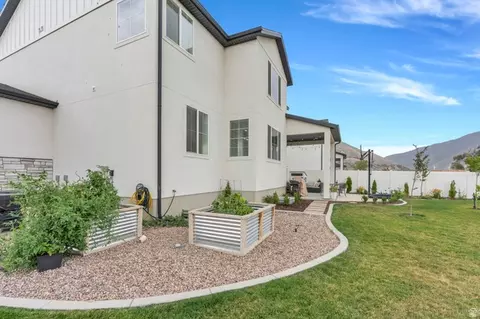 Exterior - 3452 S Mapleton Heights Dr, Mapleton, UT 84664 photo 3 of 5