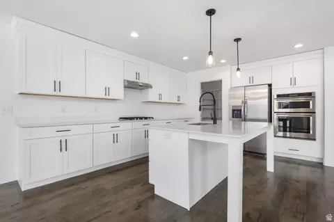 Kitchen - 192 E Dry Mountain Rd, Eagle Mountain, UT 84005 photo 2 of 3