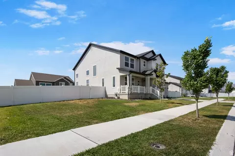 Exterior - 192 E Dry Mountain Rd, Eagle Mountain, UT 84005 photo 4 of 6