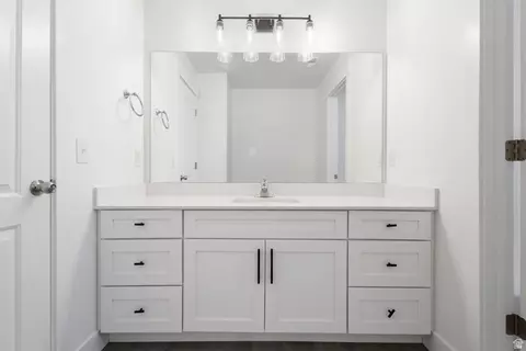 Bath - 192 E Dry Mountain Rd, Eagle Mountain, UT 84005 photo 1 of 2
