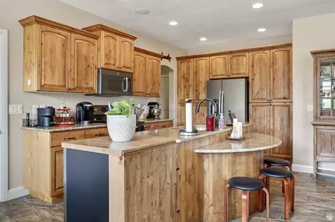 Kitchen - 2085 S Eagle Loop, Cedar City, UT 84720 photo 4 of 5