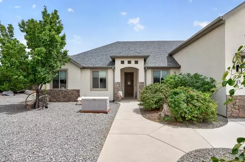 Exterior - 2085 S Eagle Loop, Cedar City, UT 84720 photo 2 of 26