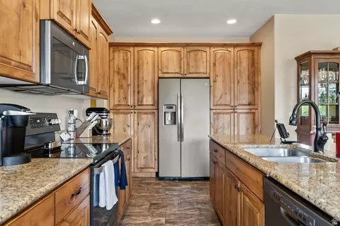 Kitchen - 2085 S Eagle Loop, Cedar City, UT 84720 photo 5 of 5