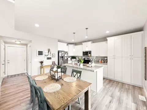 Dining - 9256 S Ashbourne Dr #155, Sandy, UT 84094 photo 1 of 2