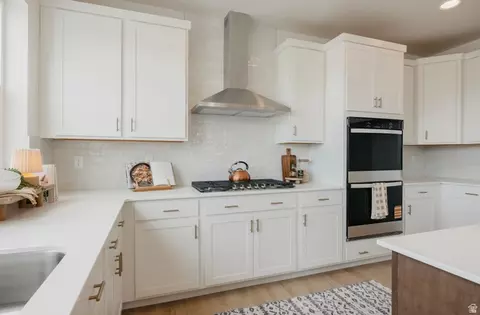 Kitchen - 1131 E Blackfeet Dr #520, Eagle Mountain, UT 84005 photo 5 of 8