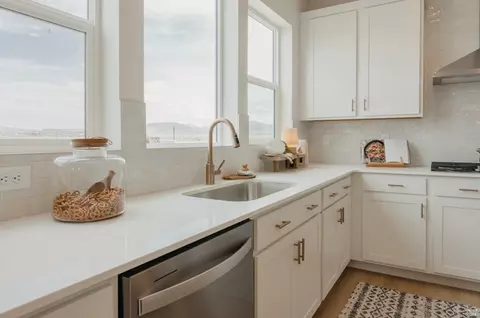 Kitchen - 1131 E Blackfeet Dr #520, Eagle Mountain, UT 84005 photo 8 of 8