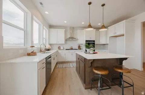 Kitchen - 1131 E Blackfeet Dr #520, Eagle Mountain, UT 84005 photo 4 of 8