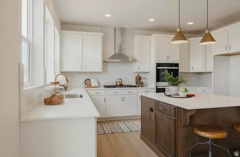 Kitchen - 1131 E Blackfeet Dr #520, Eagle Mountain, UT 84005 photo 3 of 8
