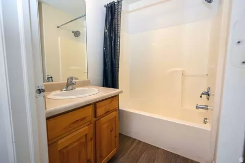 Bath - 1644 E Ridgefield Rd, Spanish Fork, UT 84660 photo 1 of 2