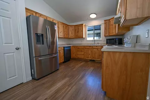 Kitchen - 1644 E Ridgefield Rd, Spanish Fork, UT 84660 photo 3 of 3