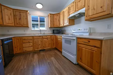 Kitchen - 1644 E Ridgefield Rd, Spanish Fork, UT 84660 photo 2 of 3