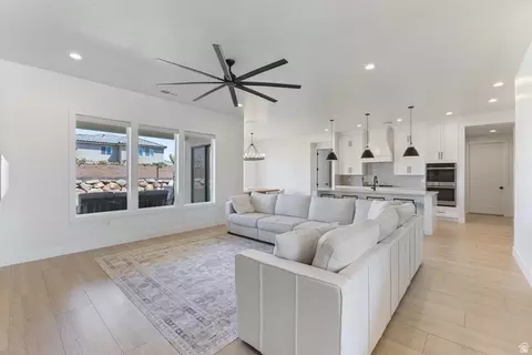 Living - 1067 E 4155 S, Washington, UT 84780 photo 2 of 2